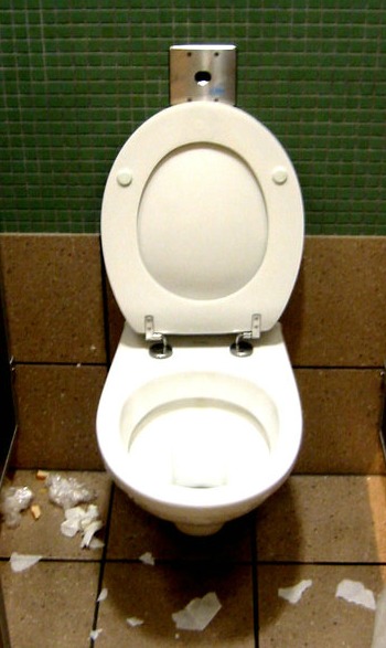 Wondering how to clean a toilet? Follow this simple cleaning process!